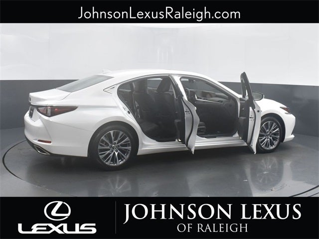 2021 Lexus ES 350 w/Navigation, Moonroof, Carplay, Android!